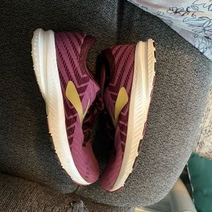 Brooks size 6.5